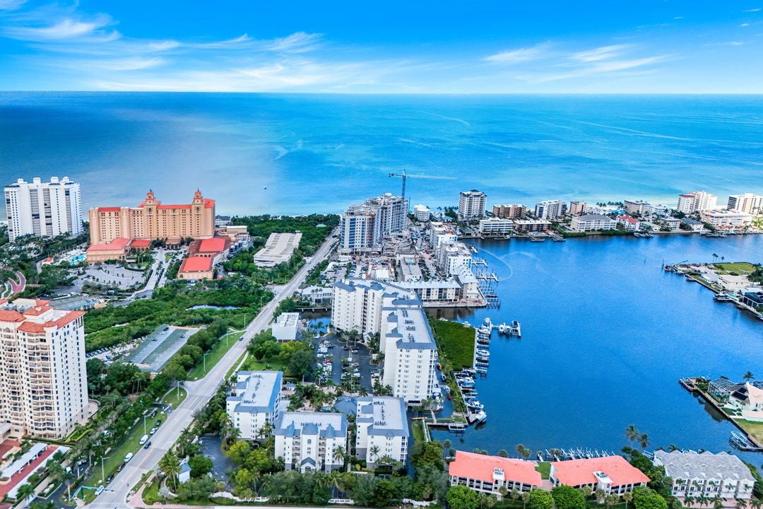 435 Launch Cir, Naples, FL 34108