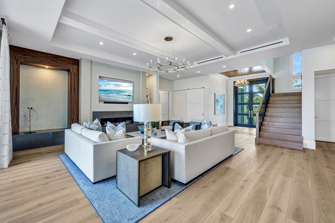 3637 Crayton Rd, Naples, FL 34103