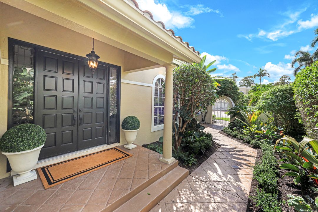 211 Via Napoli, Naples, FL 34105