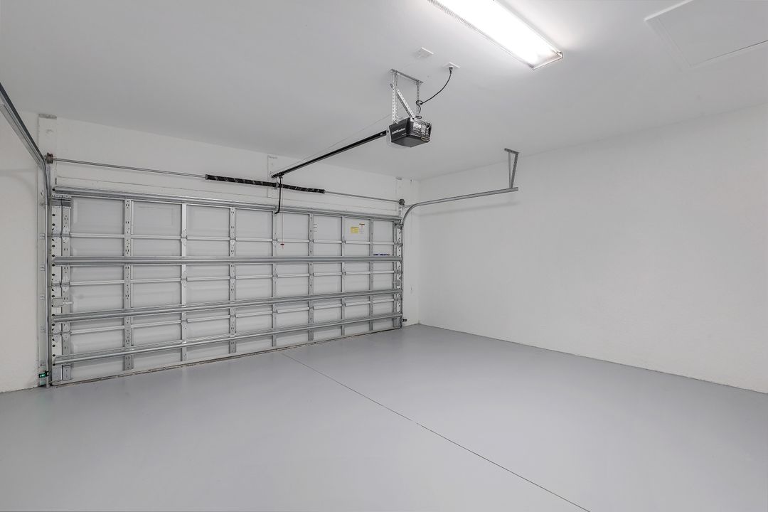 7473 Rockefeller Dr, Naples, FL 34119