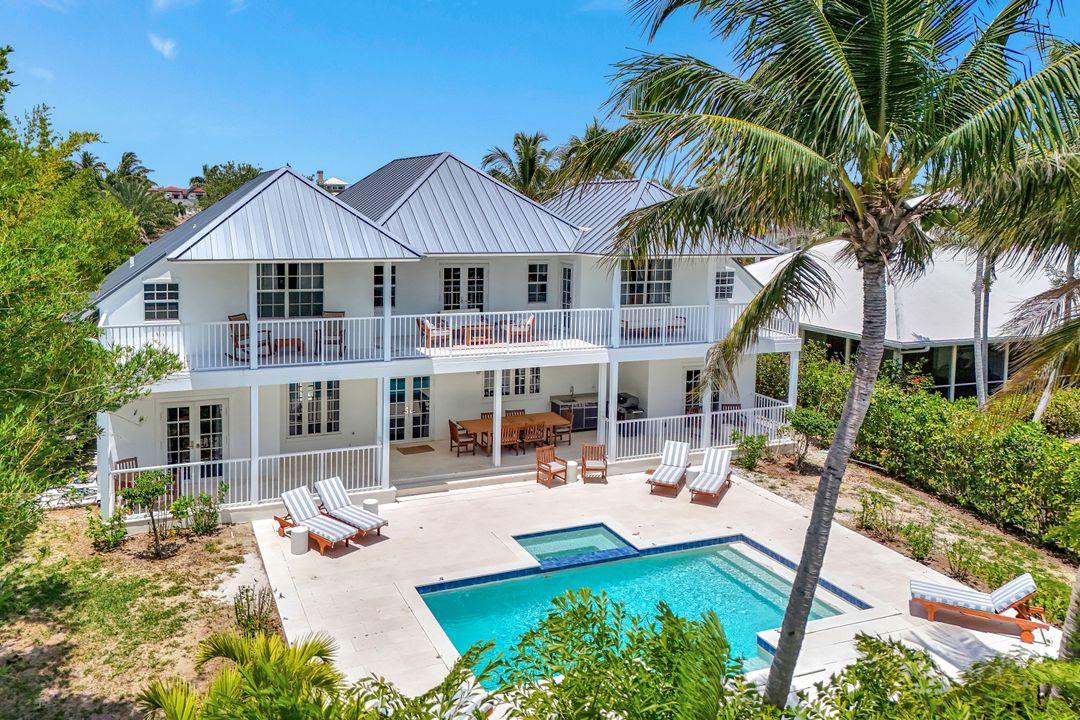 1500 Pelican Ave, Naples, FL 34102