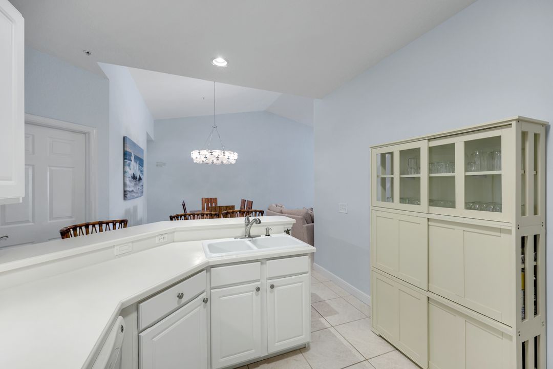 2110 Cay Lagoon Dr #122, Naples, FL 34109