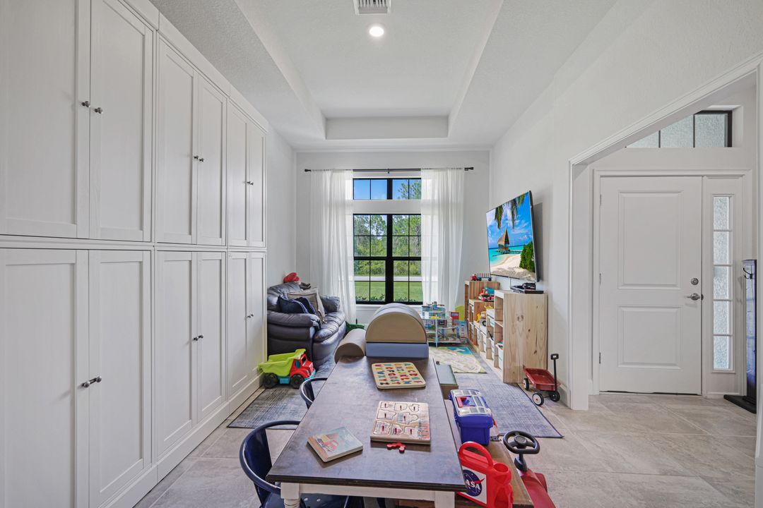 497 Windermere Dr, Lehigh Acres, FL 33972