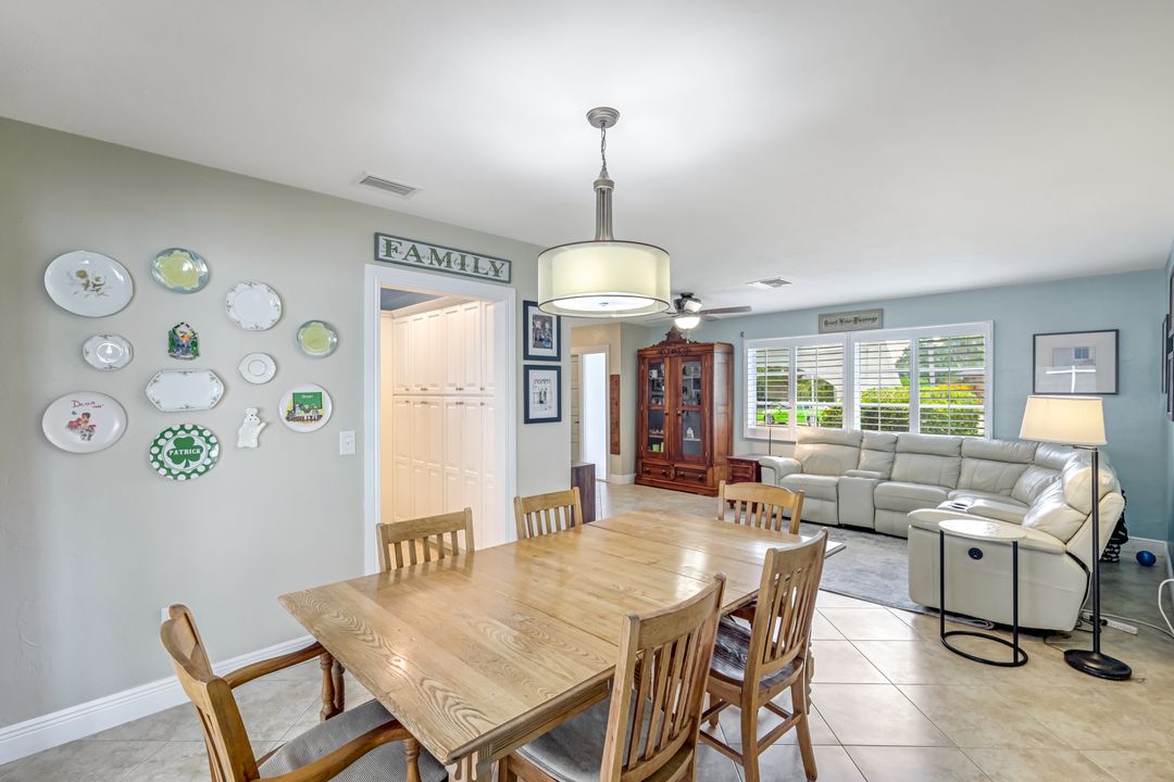 539 Cypress Way E, Naples, FL 34110