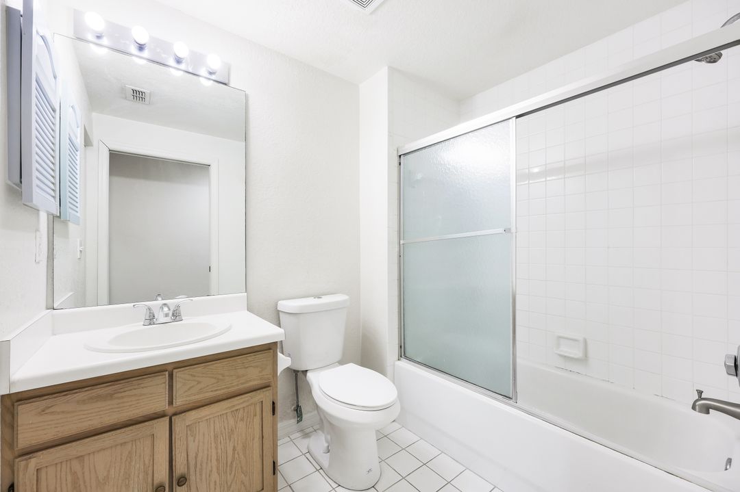 4620 St Croix Ln #911, Naples, FL 34109