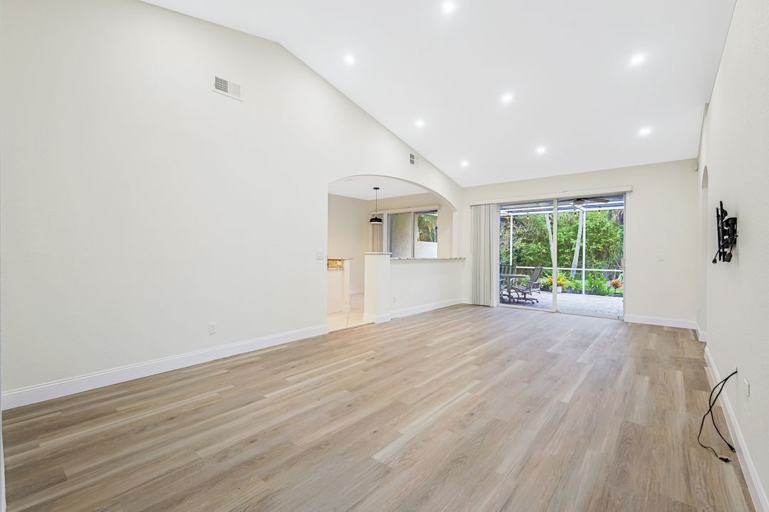 7488 Berkshire Pines Dr, Naples, FL 34104