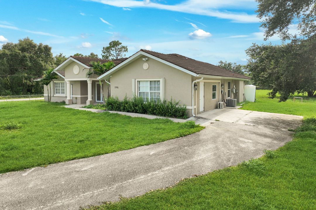 1795 Desoto Blvd S, Naples, FL 34117