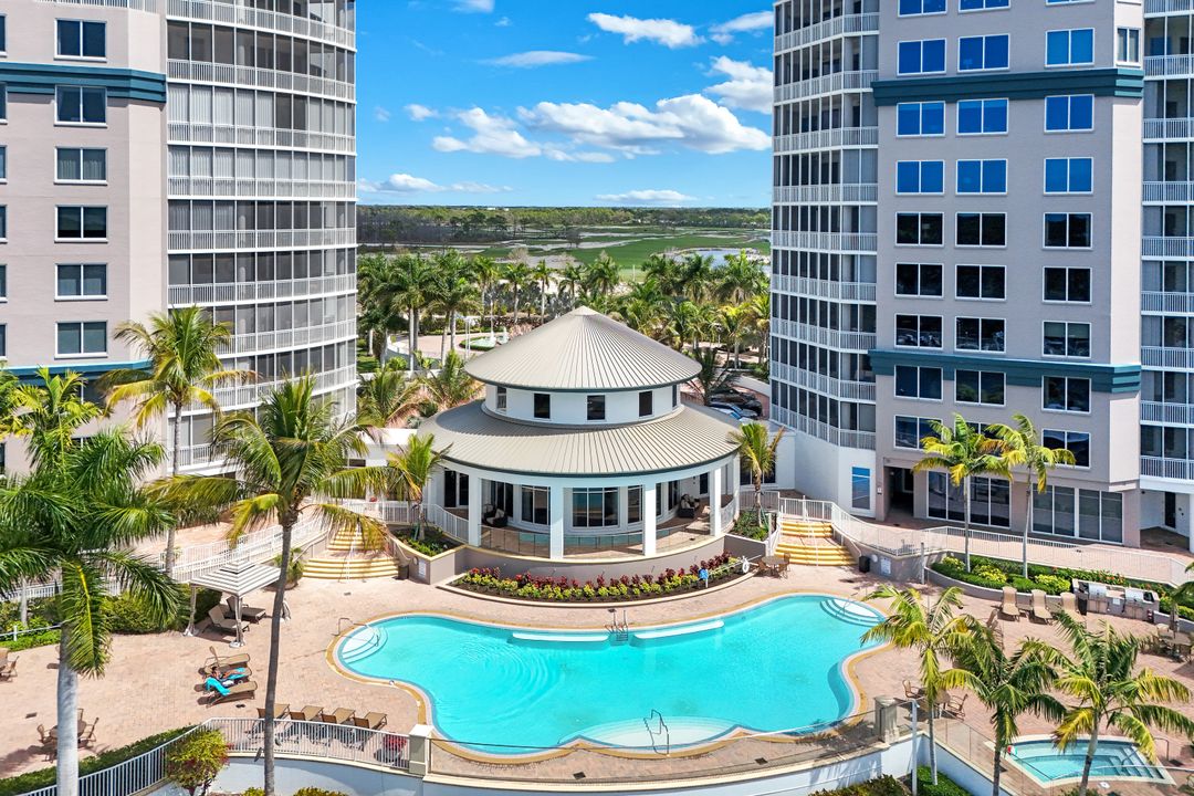 13675 Vanderbilt Dr #406, Naples, FL 34110