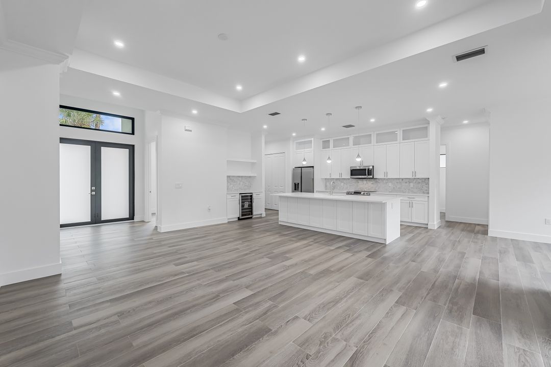 223 1st St SW, Naples, FL 34117