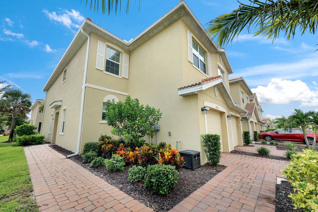 2942 Citrus St, Naples, FL 34120