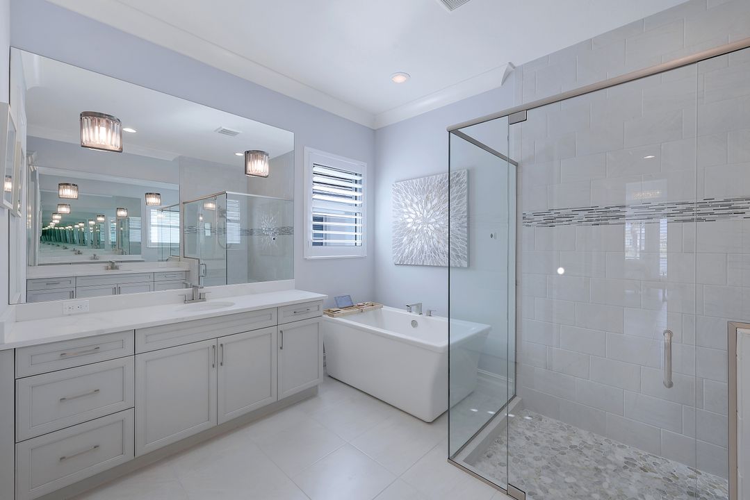 6177 Megans Bay Dr, Naples, FL 34112