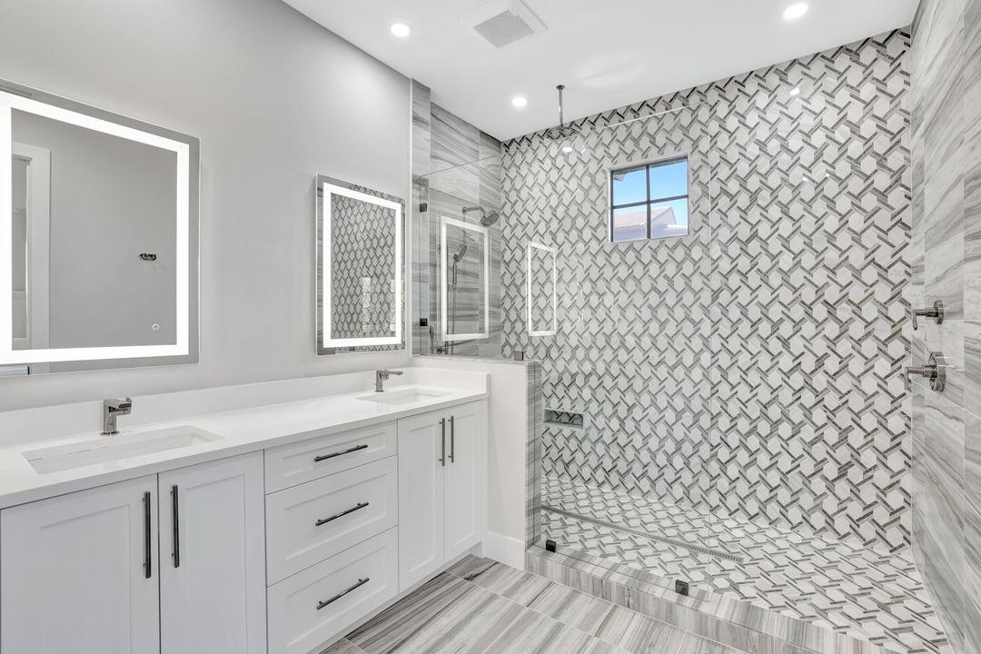 9037 Alturas St #3705, Naples, FL 34113