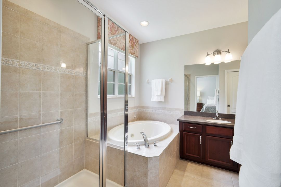 8176 Villa Grande Ct, Sarasota, FL 34243