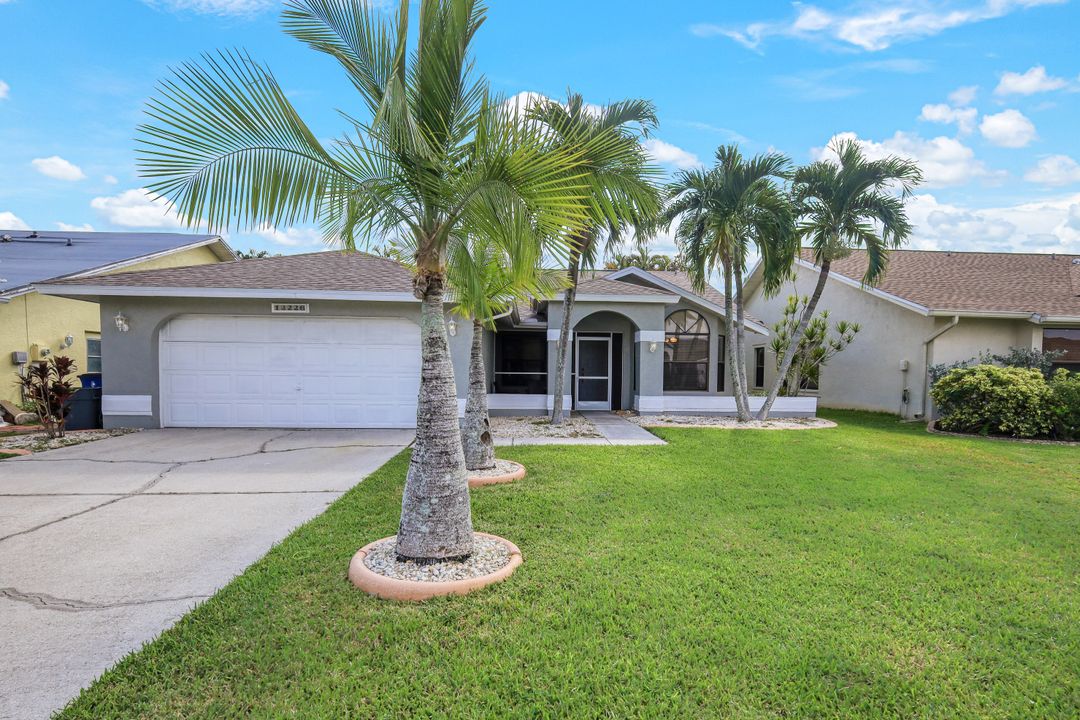 13226 Greywood Cir, Fort Myers, FL 33966