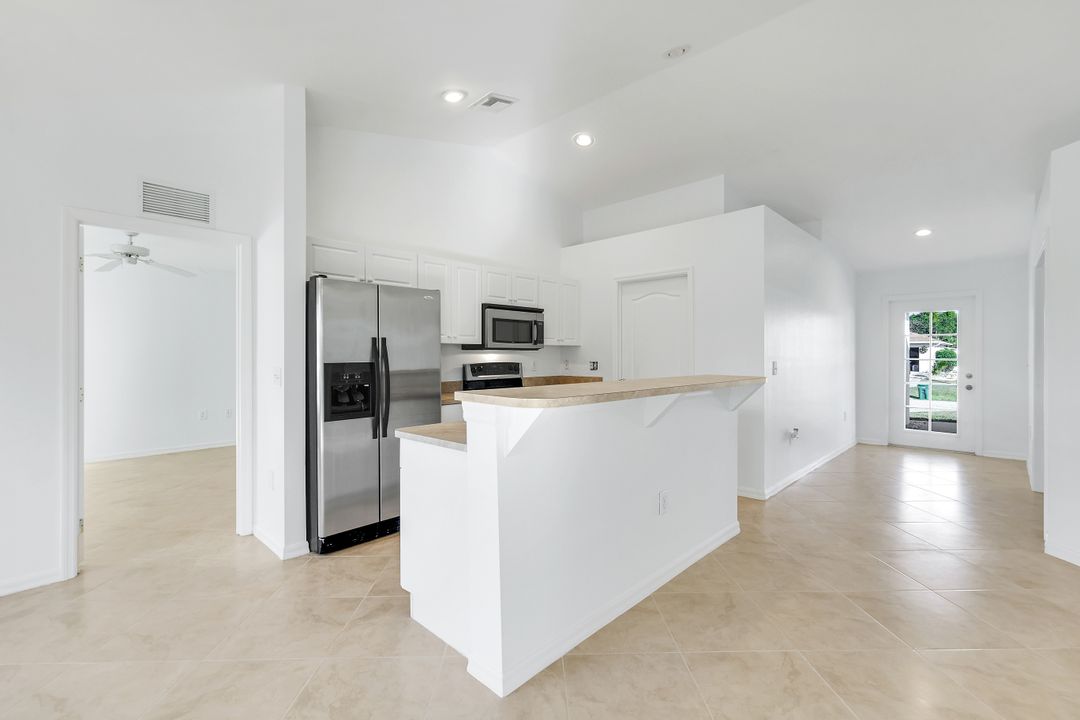 1706 NE 2nd Pl, Cape Coral, FL 33909