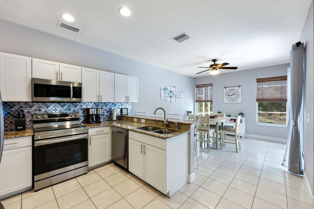697 Crossfield Cir, Naples, FL 34104