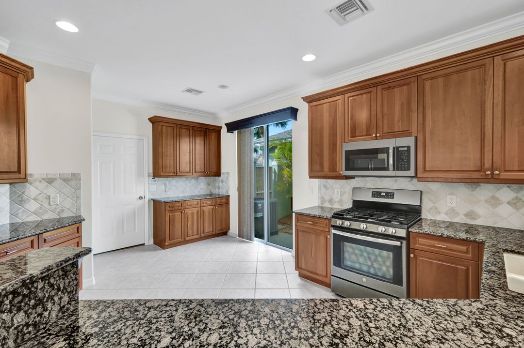 9359 Trieste Dr, Fort Myers, FL 33913