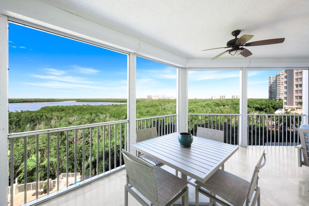 295 Grande Way #304, Naples, FL 34110