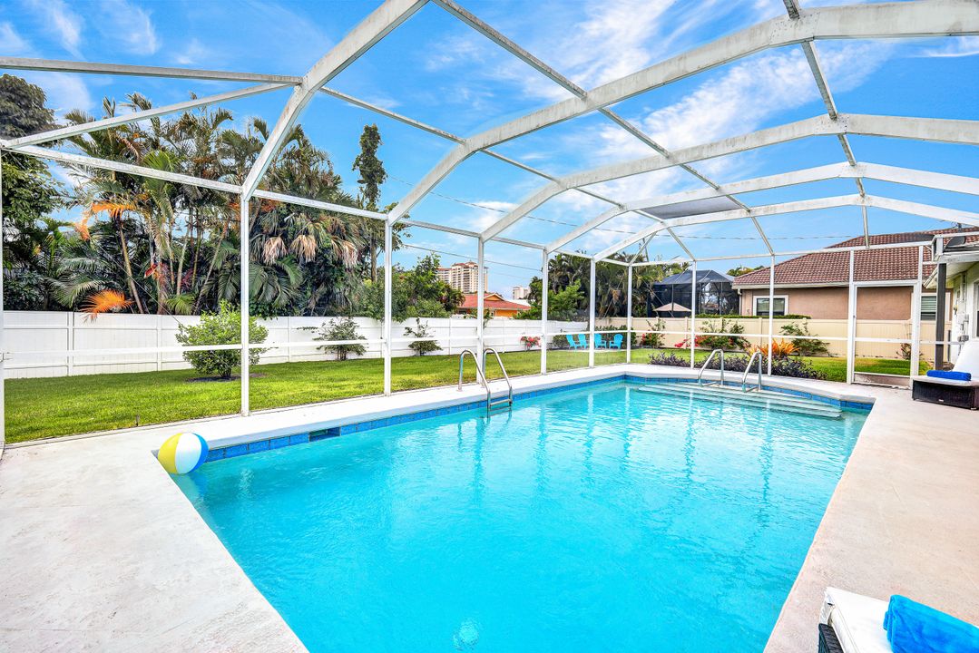 576 93rd Ave N, Naples, FL 34108