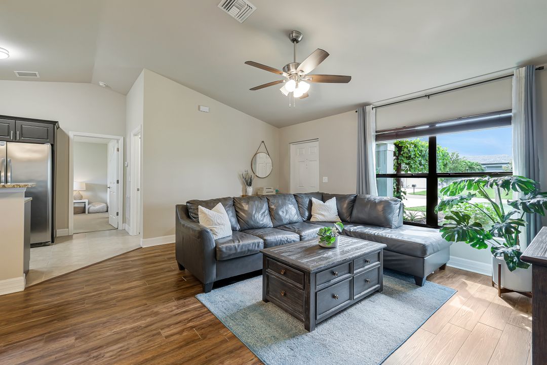 1613 SW 17th Ave, Cape Coral, FL 33991