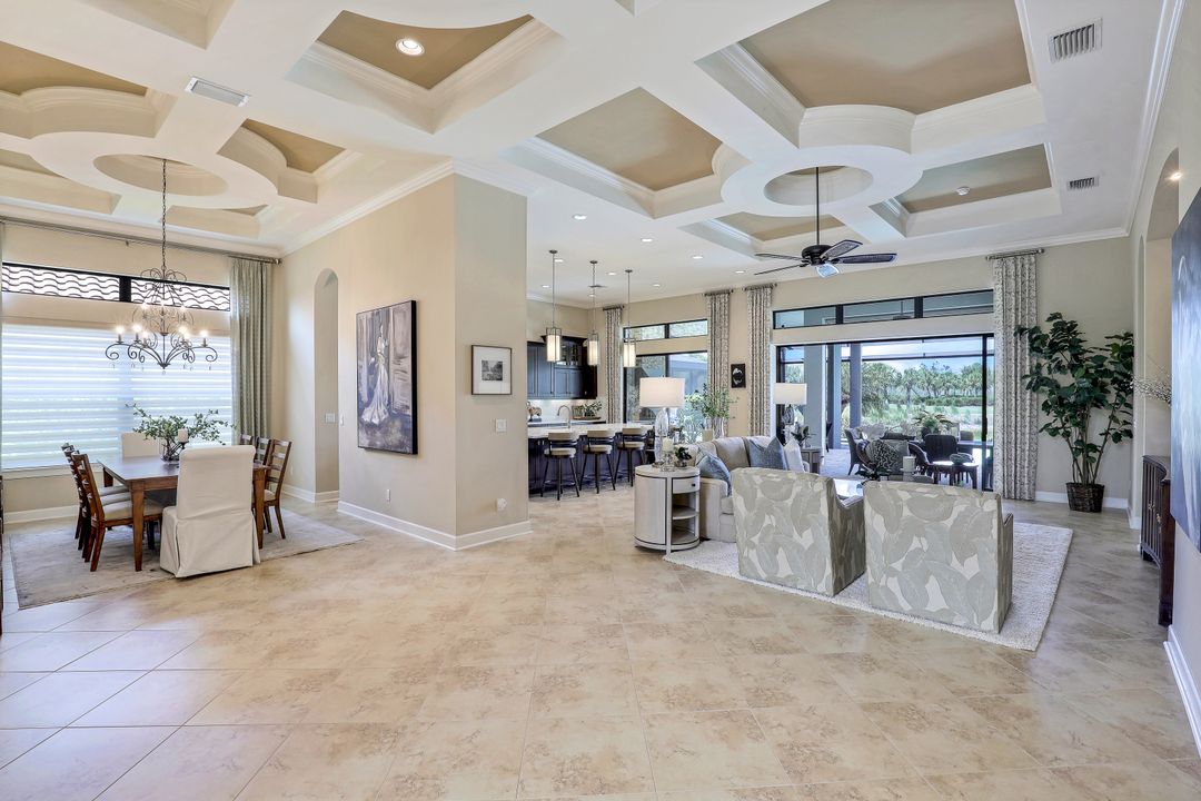 8828 Savona Ct, Naples, FL 34119