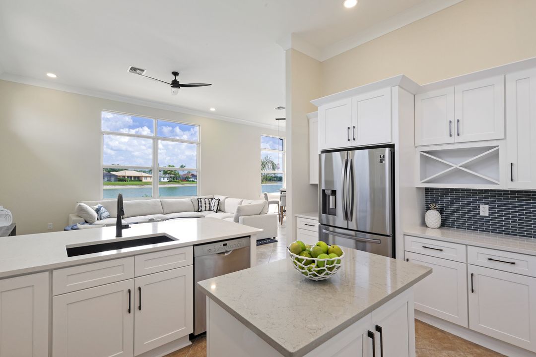 985 Chesapeake Bay Ct, Naples, FL 34120