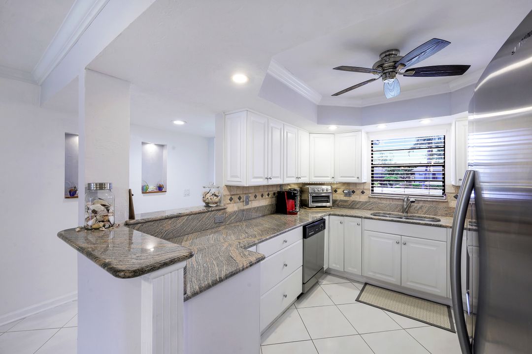 195 Cypress Way E #9, Naples, FL 34110