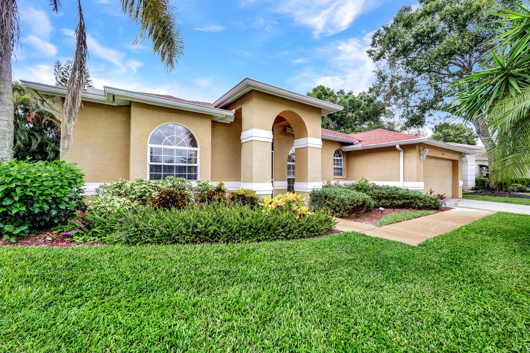 707 Teton Ct, Naples, FL 34104