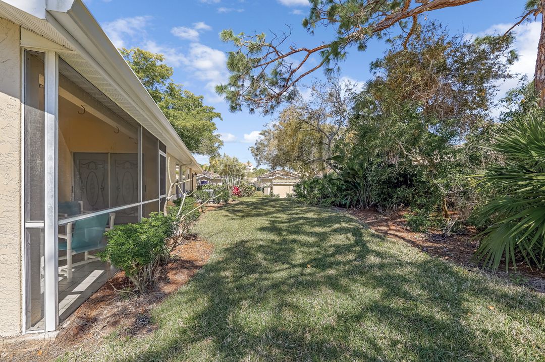 337 Emerald Bay Cir #U1, Naples, FL 34110