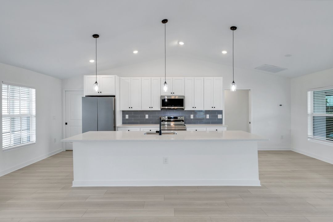 1517 NE 23rd St, Cape Coral, FL 33909