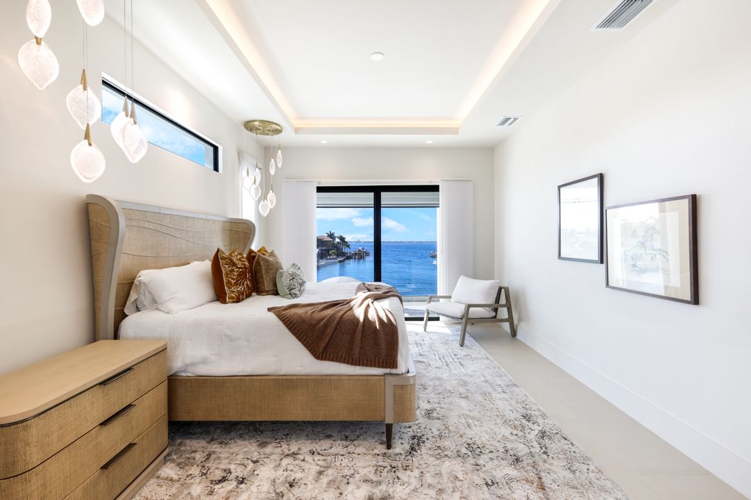 5384 Colonade Ct, Cape Coral, FL 33904