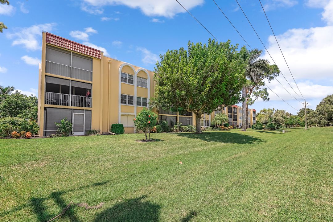 1085 Forest Lakes Dr #8204, Naples, FL 34105