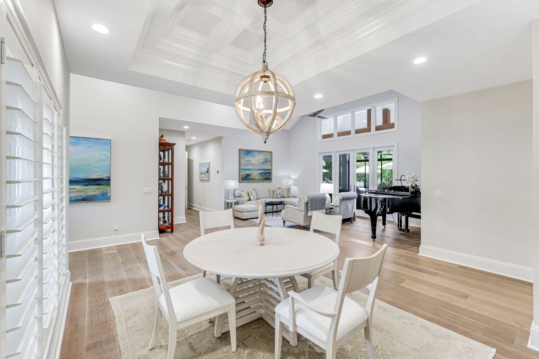 641 Pine Ct, Naples, FL 34102