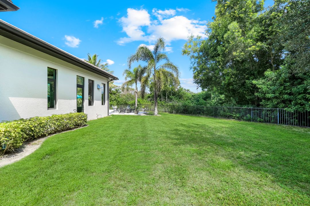 5861 Napa Woods Way, Naples, FL 34116