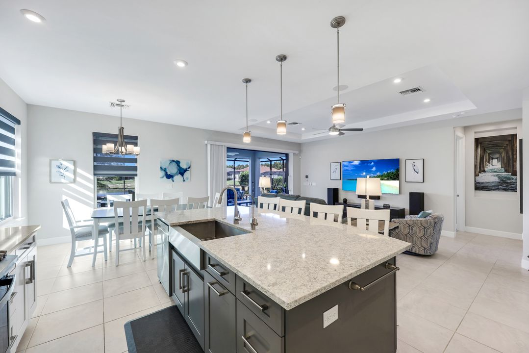 8262 Promoso Ct, Naples, FL 34114