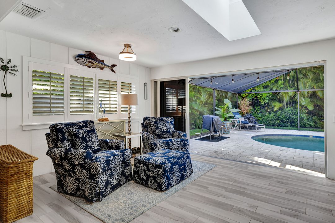 735 Old Trail Dr, Naples, FL 34103