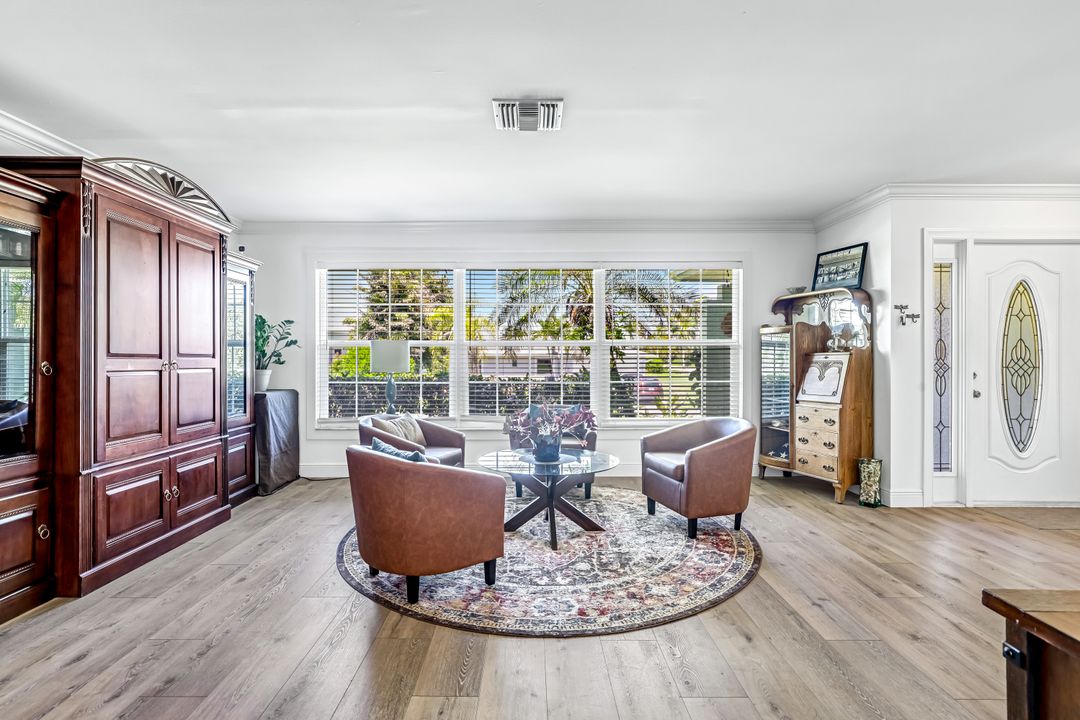401 Panay Ave, Naples, FL 34113