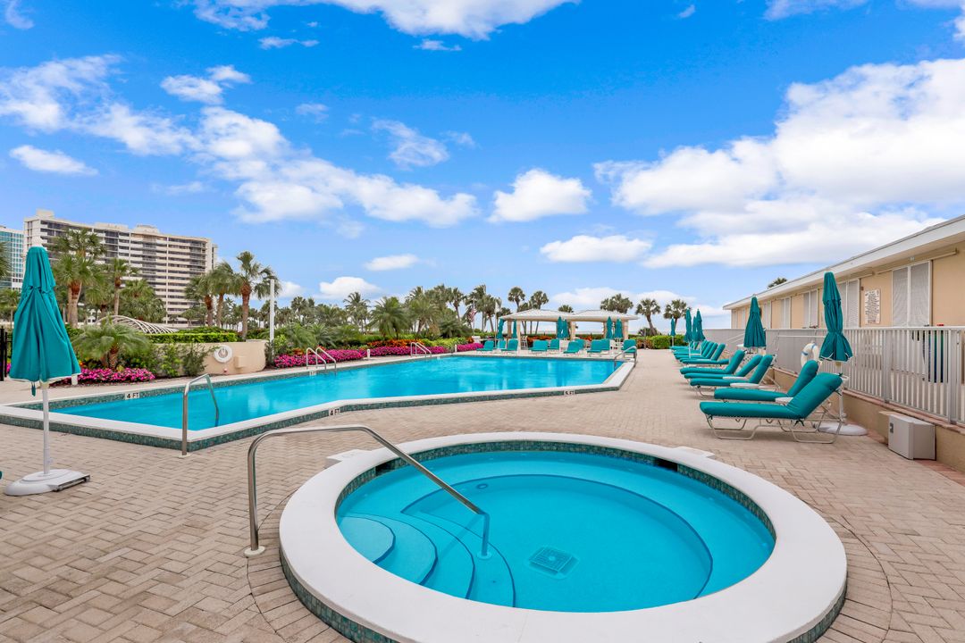 4041 Gulf Shore Blvd N #204, Naples, FL 34103