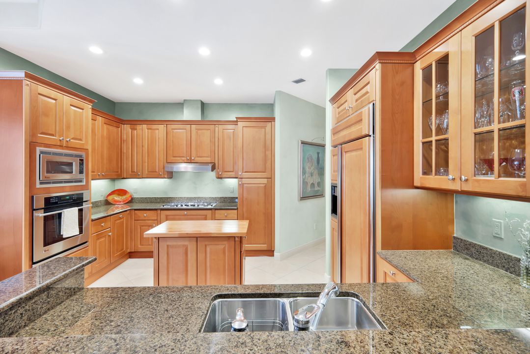 6501 Crown Colony Pl #102, Naples, FL 34108