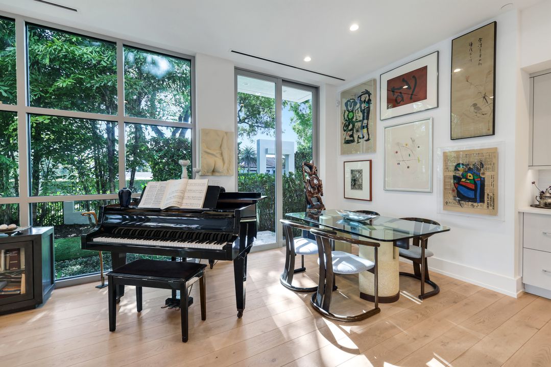 335 Banyan Blvd, Naples, FL 34102
