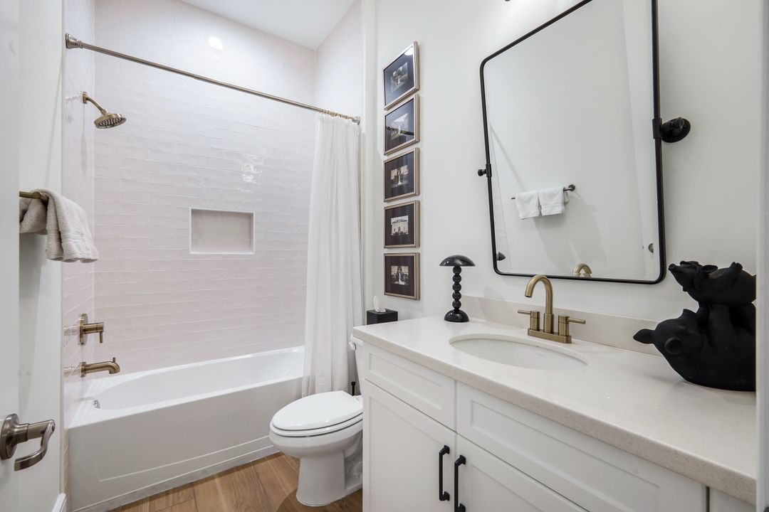 9458 Greenleigh Ct, Naples, FL 34120