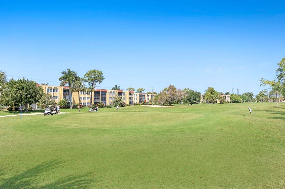 201 Quail Forest Blvd #202, Naples, FL 34105