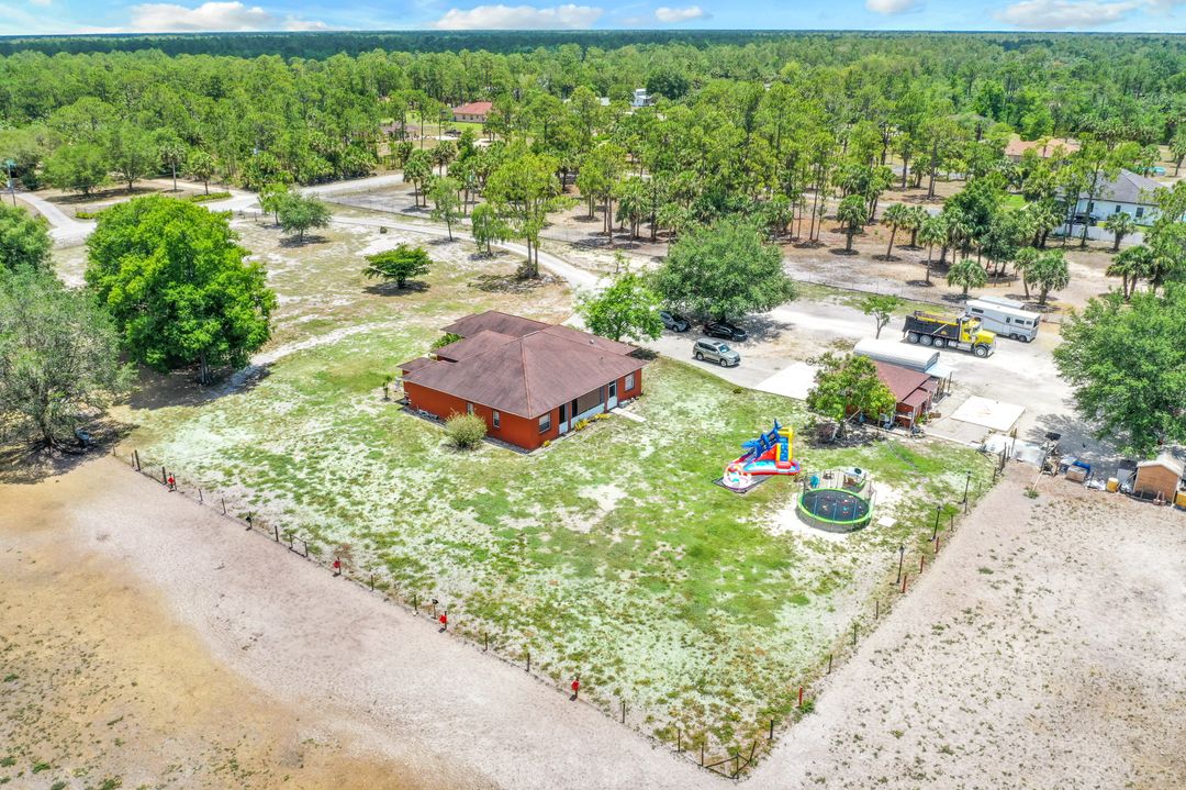 221 10th St SE, Naples, FL 34117