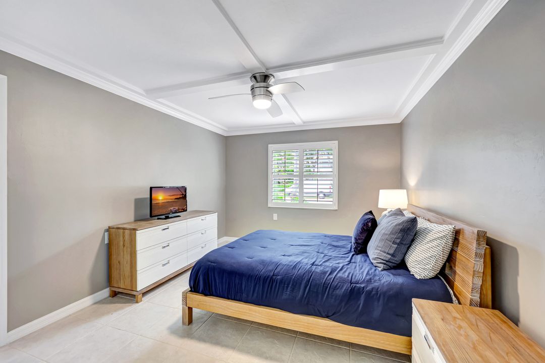 900 8th Ave S #104, Naples, FL 34102