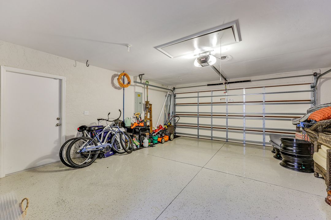 156 Stanhope Cir, Naples, FL 34104