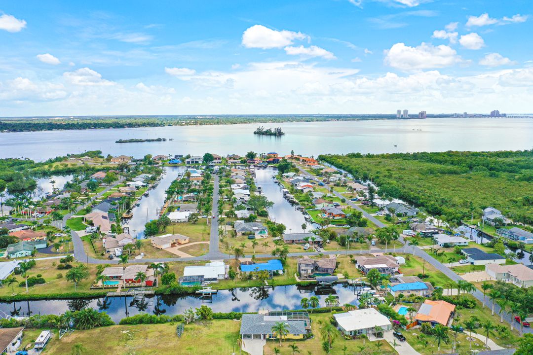 1720 Cascade Way, North Fort Myers, FL 33917