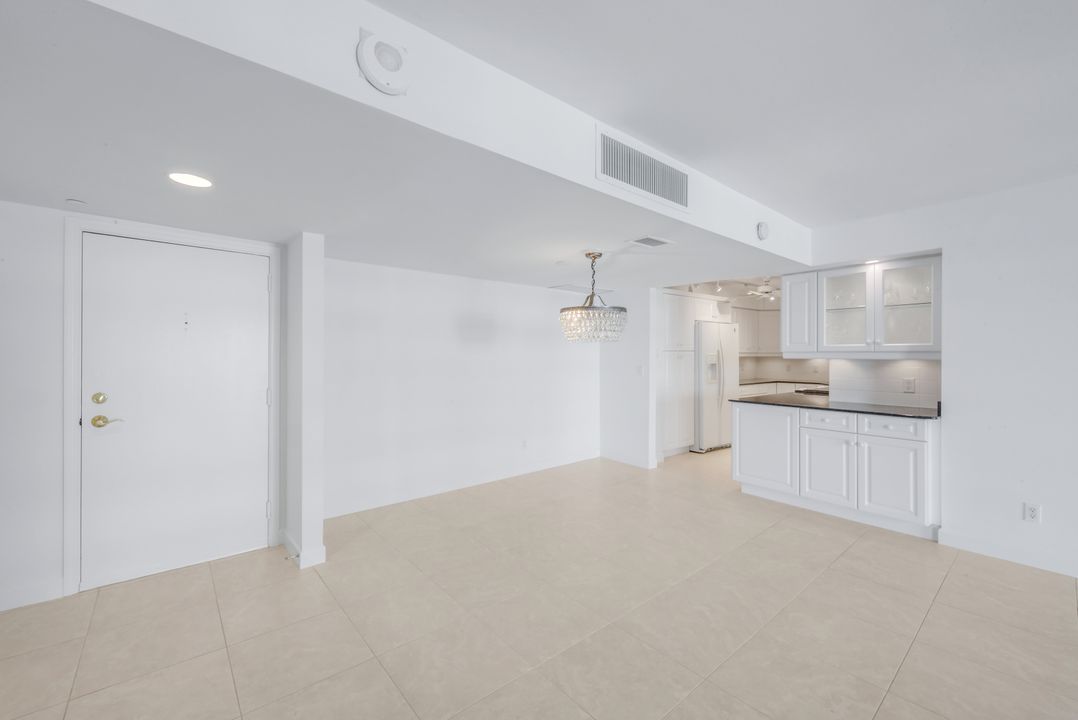 4001 Gulf Shore Blvd N #902, Naples, FL 34103