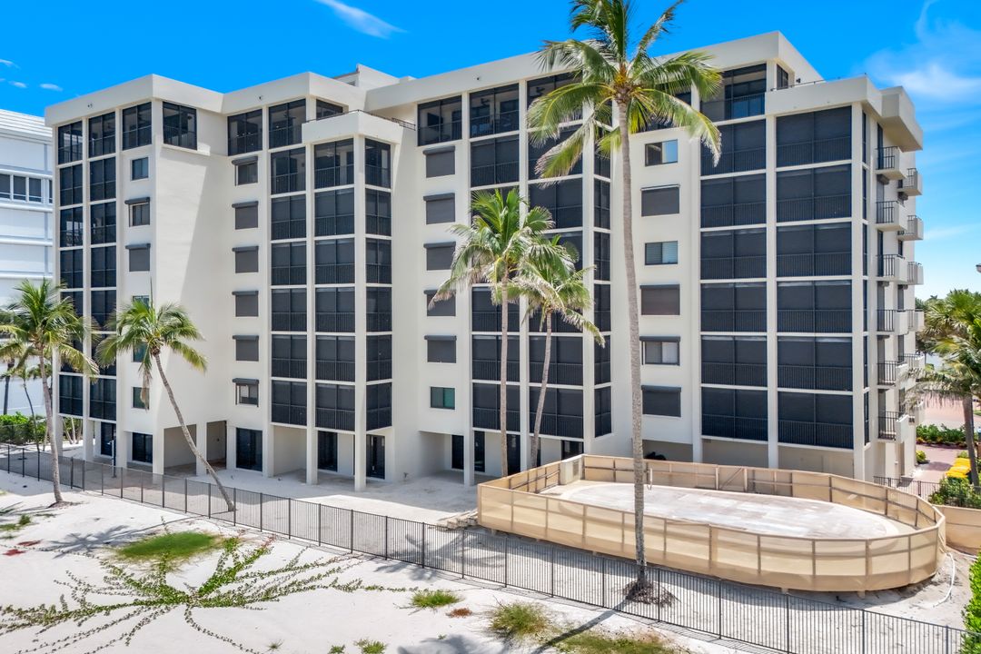 9715 Gulf Shore Dr #702, Naples, FL 34108