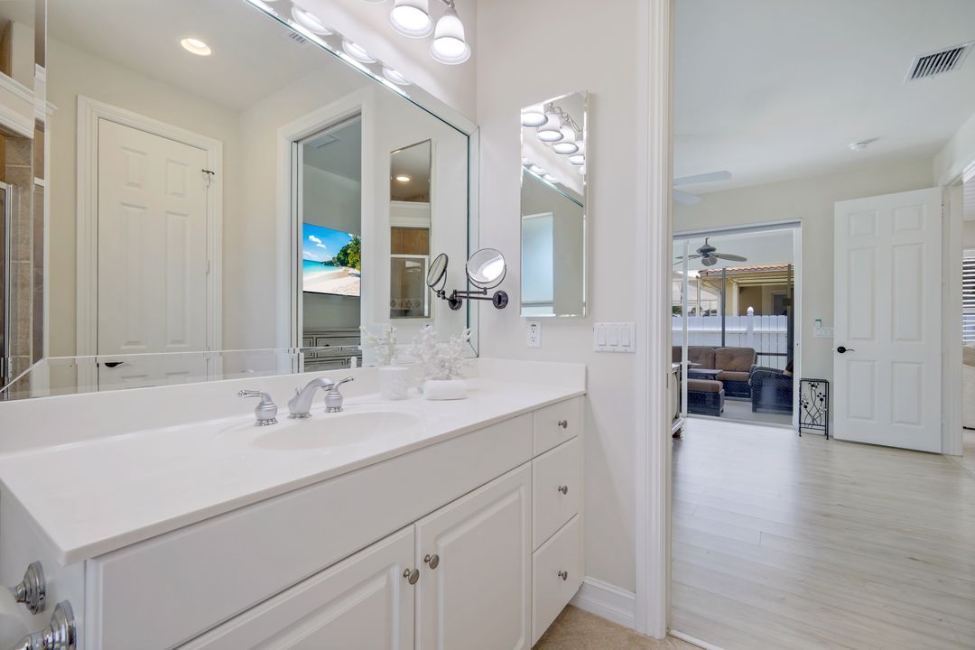 687 106th Ave N, Naples, FL 34108