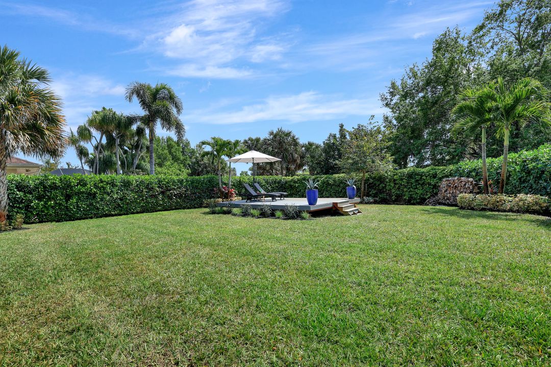 348 Country Club Ln, Naples, FL 34110
